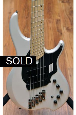 Dingwall NG-3 Adam Nolly Getgood Ducatti Pearl White 5 string Dingwall NG-3 Adam Nolly Getgood Ducatti Pearl White 5 string